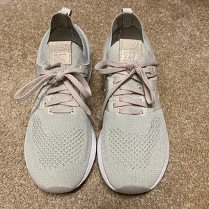 New Balance WRL 247 SV MOON BEAM only used once and comes with box